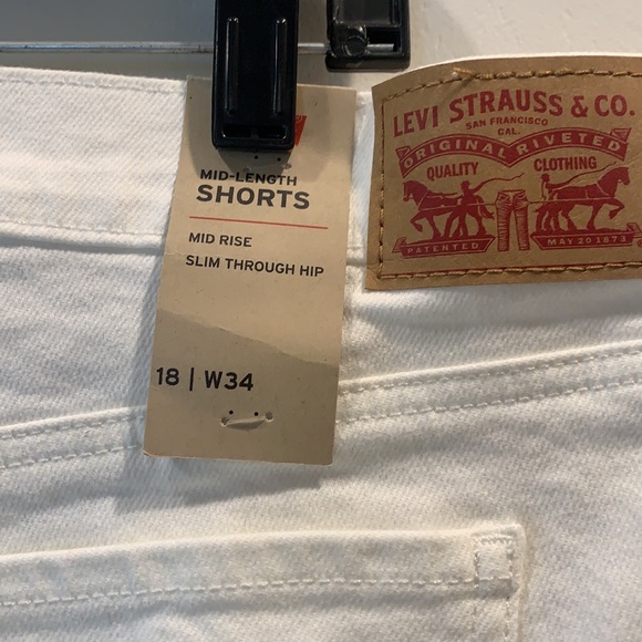 NWT levi mid-length distressed  white shorts - Picture 4 of 7